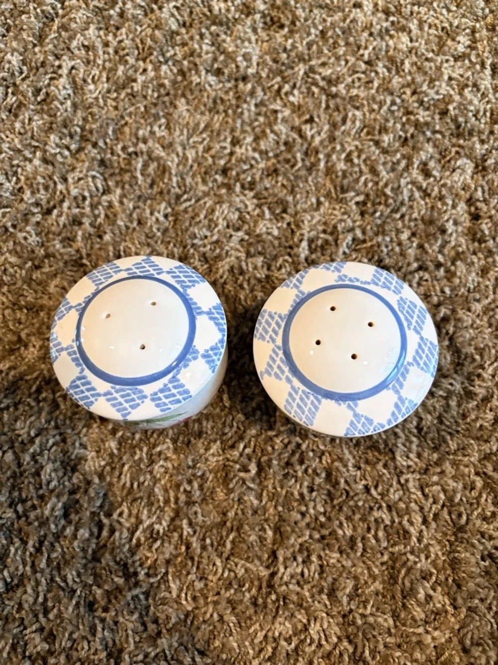 Pfaltzgraff Hopscotch Salt and Pepper Shaker Set